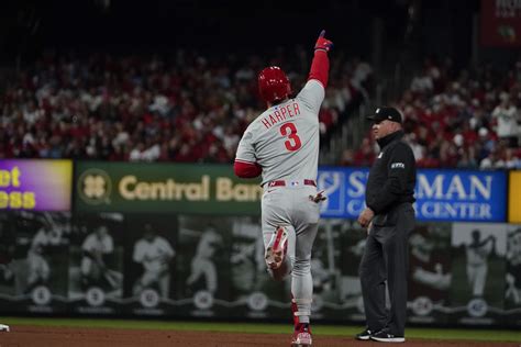 Phillies look to sweep 3-game series over the Cardinals